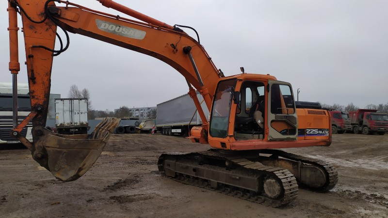 Экскаватор гусеничный DOOSAN SOLAR 225NLCV