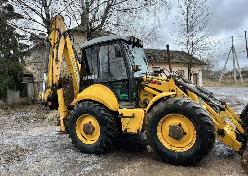 Экскаватор-погрузчик New Holland B115B
