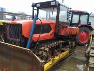 Трактор гусеничный с отвалом ВгТЗ ДТ-75 0